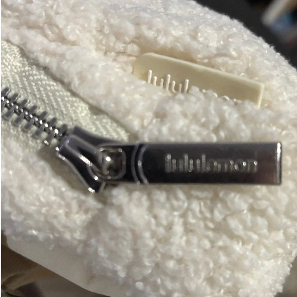 Lululemon Beltbag‎ Sherpa Ivory-White